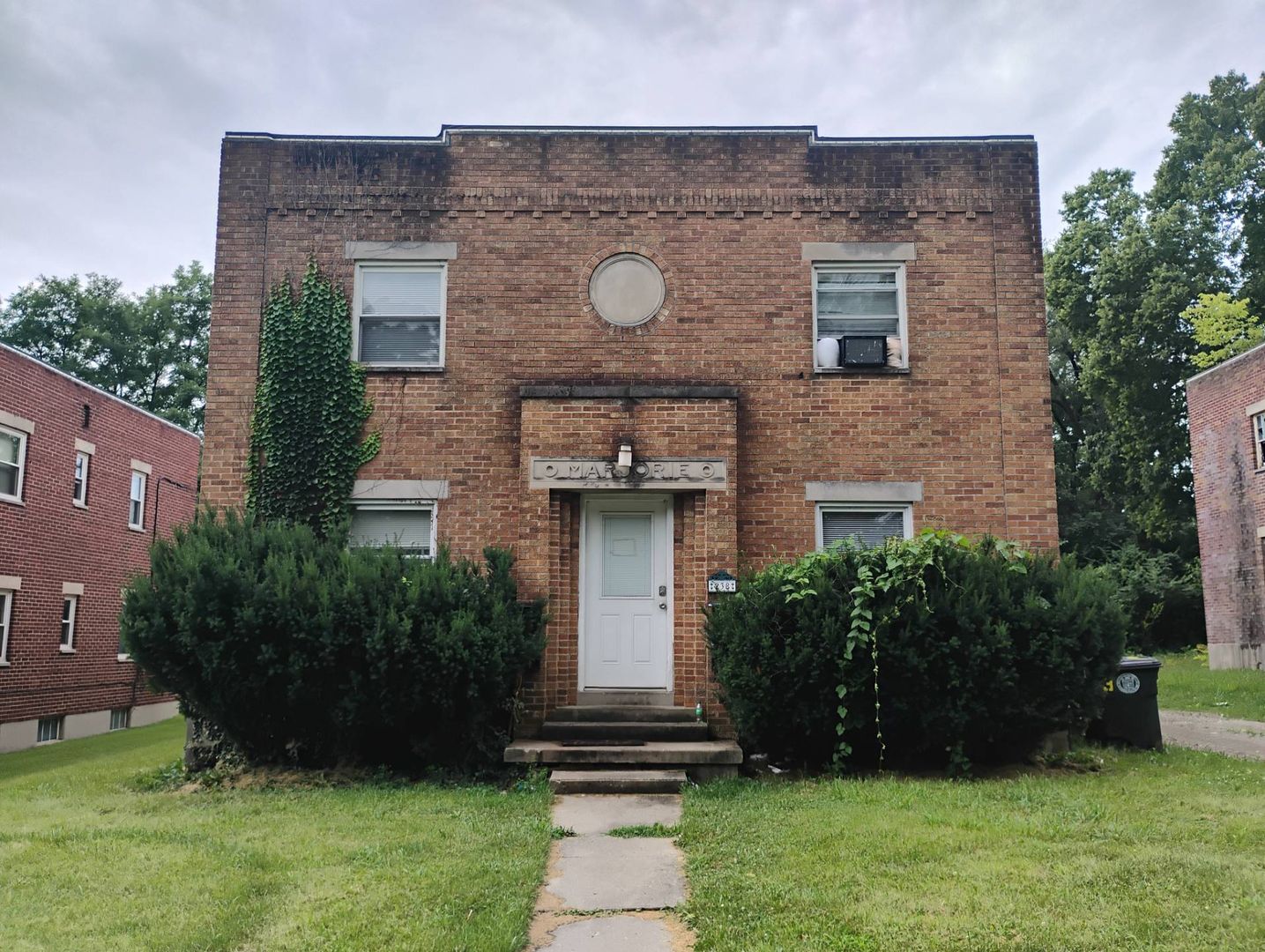 Dayton Apartment: 238 E Beechwood Ave