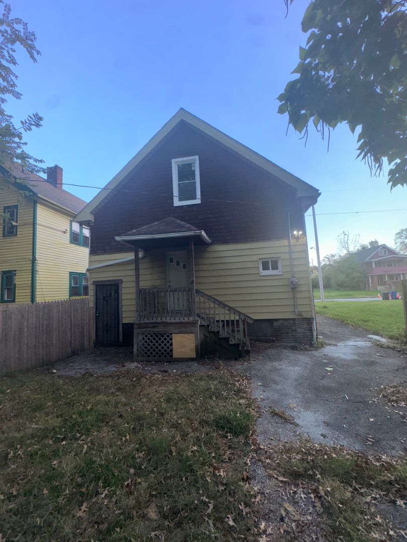 Cleveland House: 11401 CONTINENTAL AVE CLEVELAND, OH. 44104