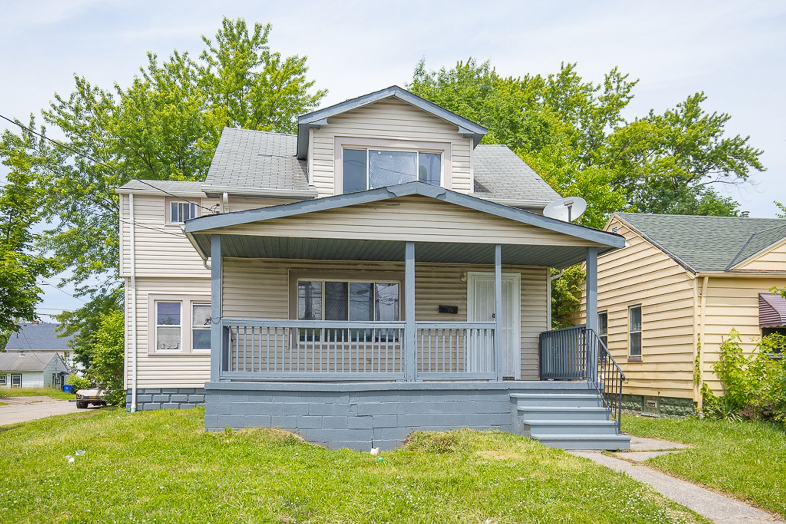 Cleveland House: 11203 Avon Ave