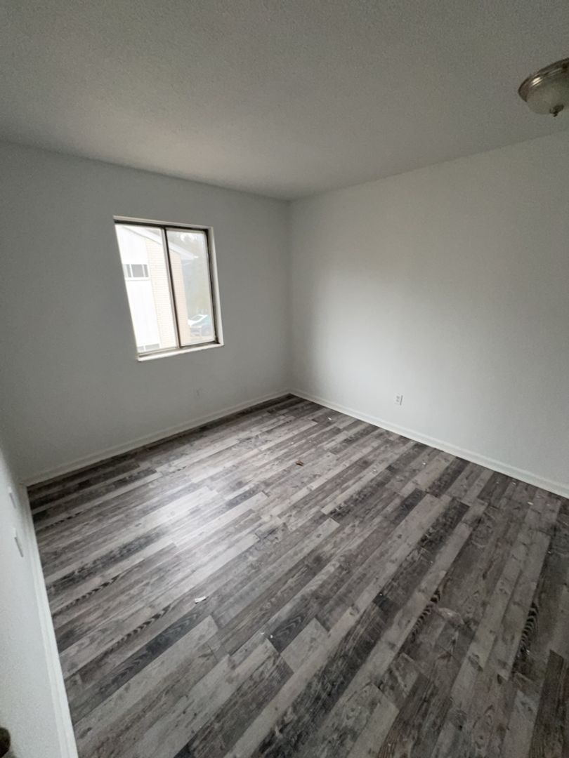 Toledo Apartment: 1509 Brooke Park Dr
