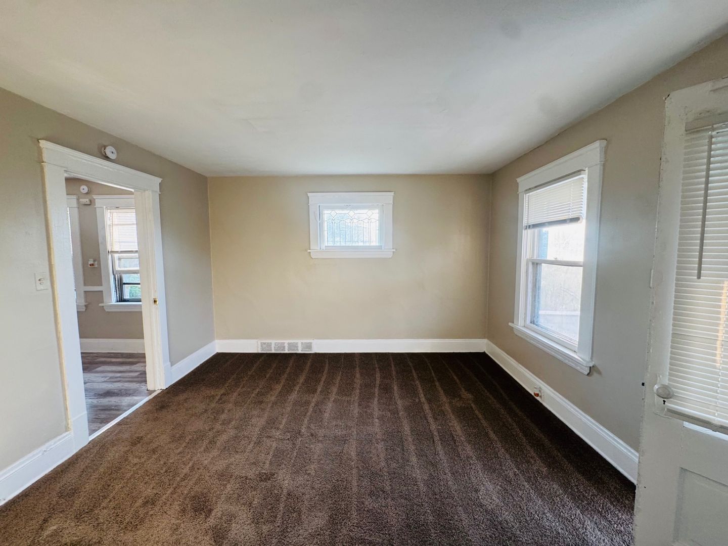 CLEVELAND Apartment: 10004 MT AUBURN AVE