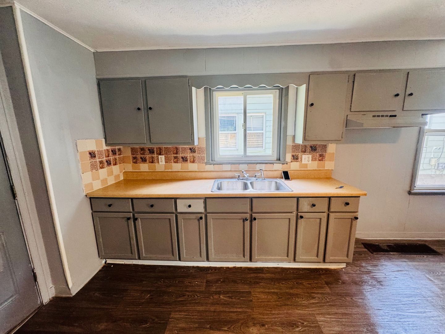 Cleveland Apartment: 7209 Park Ave, Cleveland, Ohio 44105