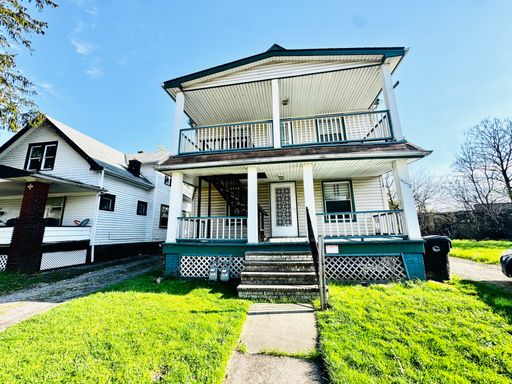 Spacious 2-Bedroom Unit in Prime Location Available Now – photo 1