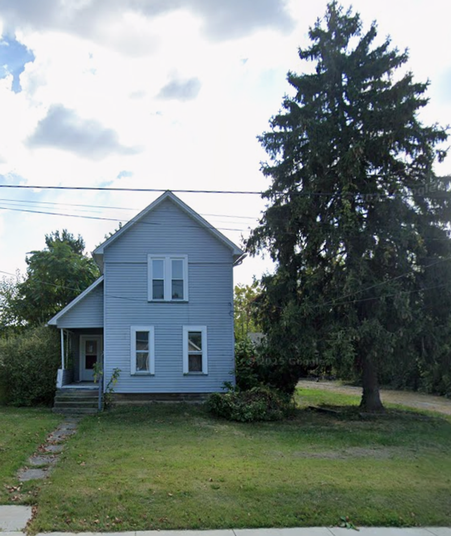 Lorain House: 613 W 18th Street