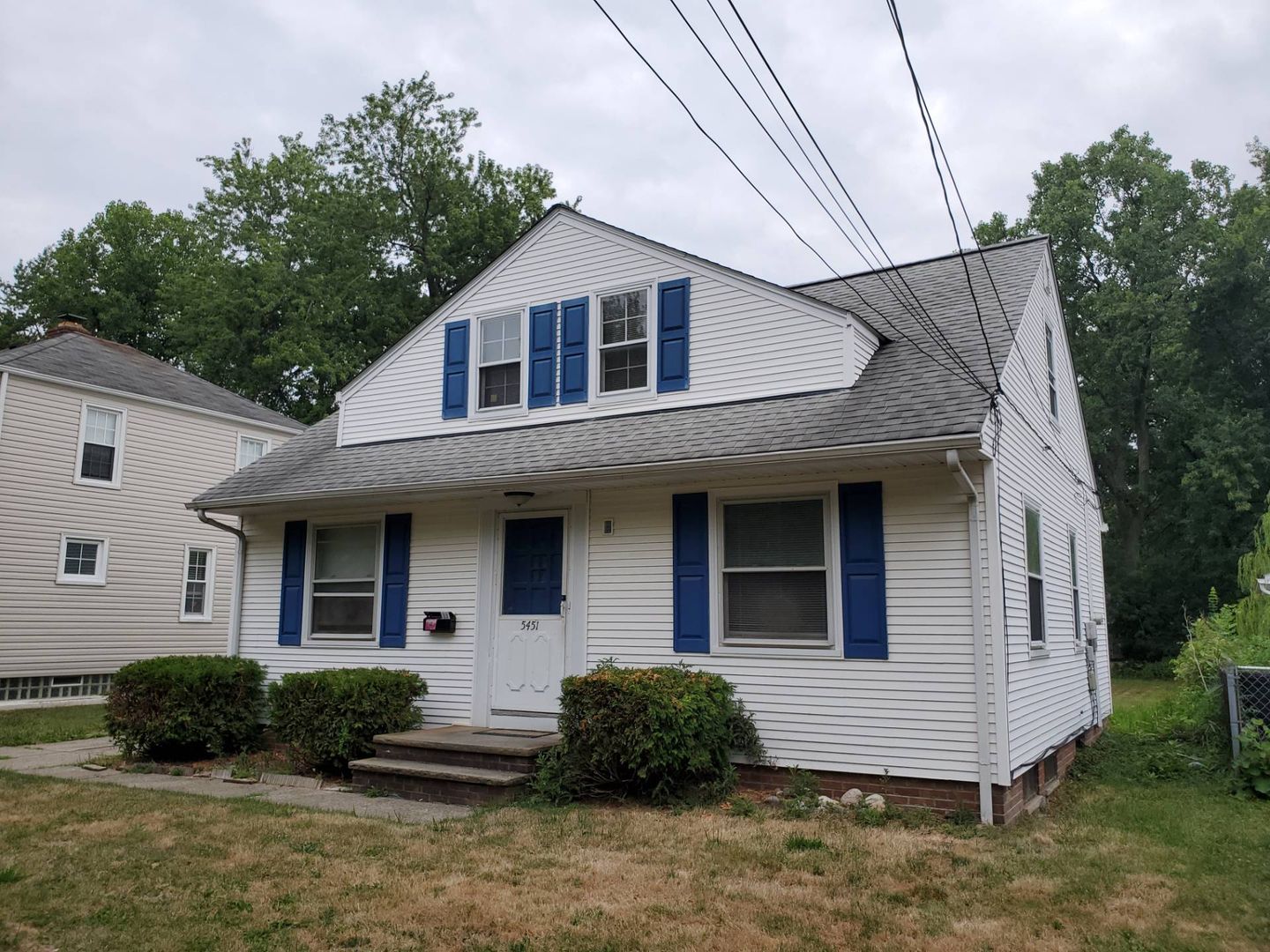Lyndhurst House: 5451 Summit Rd