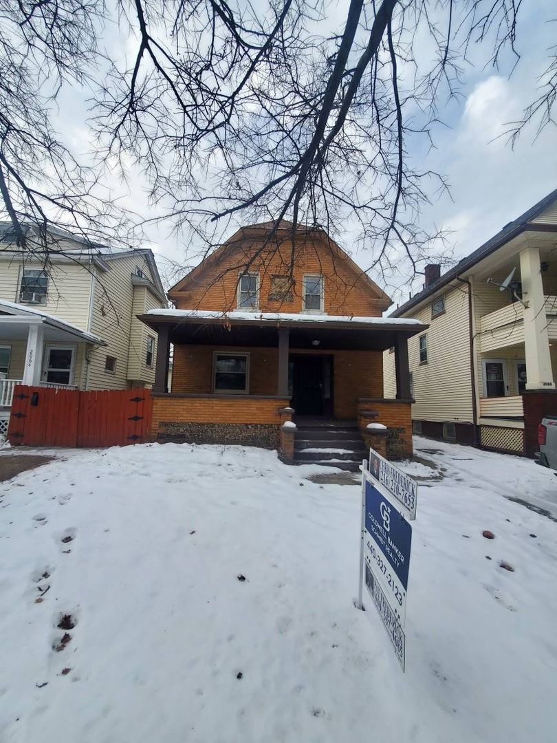 Cleveland House: 2062 West 87th Street