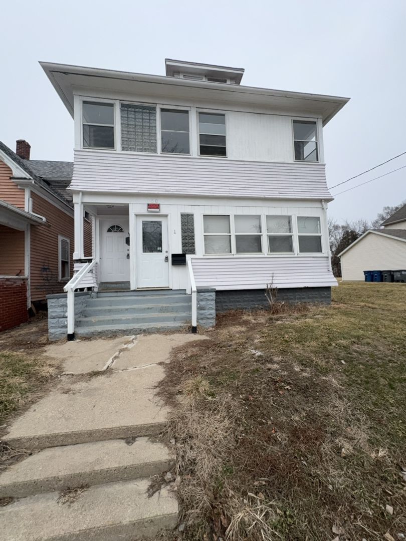 Toledo Apartment: 960 W Delaware Ave