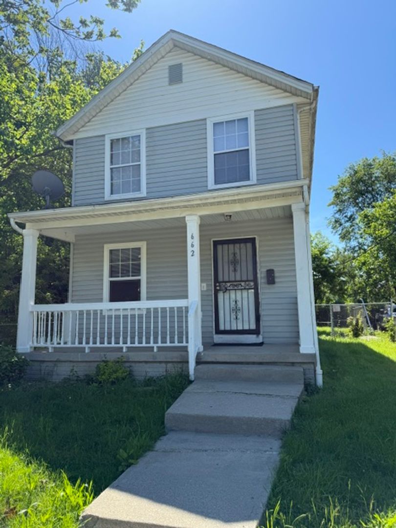 Cleveland House: 662 E 125th St