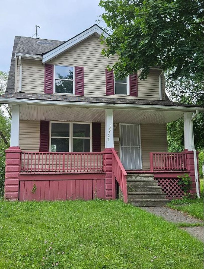 Cleveland House: 10422 Dove Ave