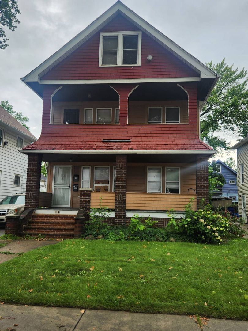 Cleveland Apartment: 1218 - 1220 E. 176th St.