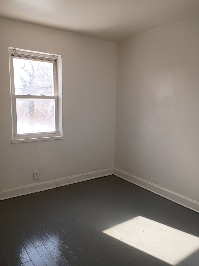 Dayton Apartment: 238 E Beechwood Ave.