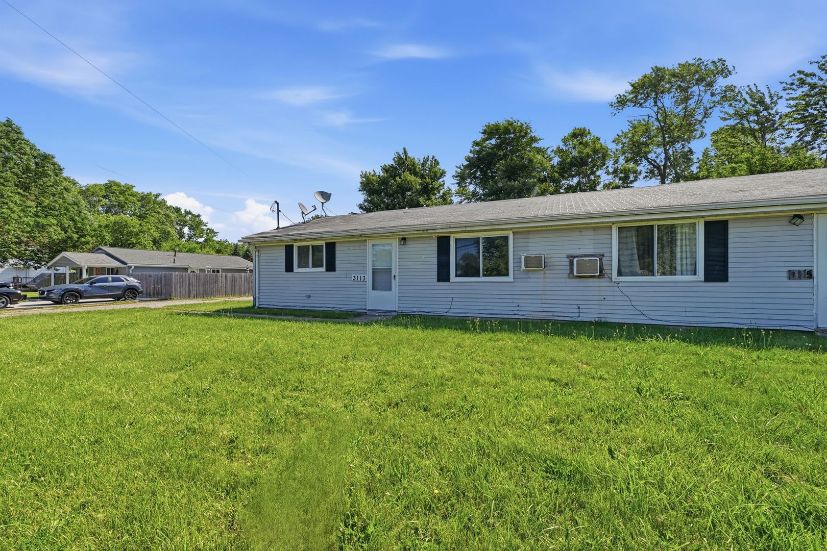 Lorain Apartment: 3113-3115 Fulmer Road