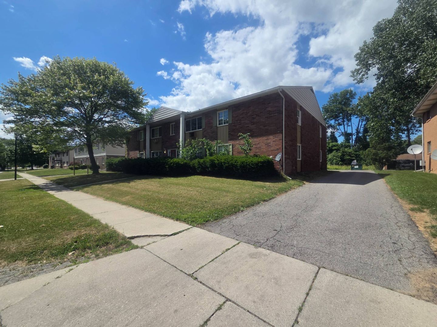 Toledo Apartment: 1540 Brooke Park Dr