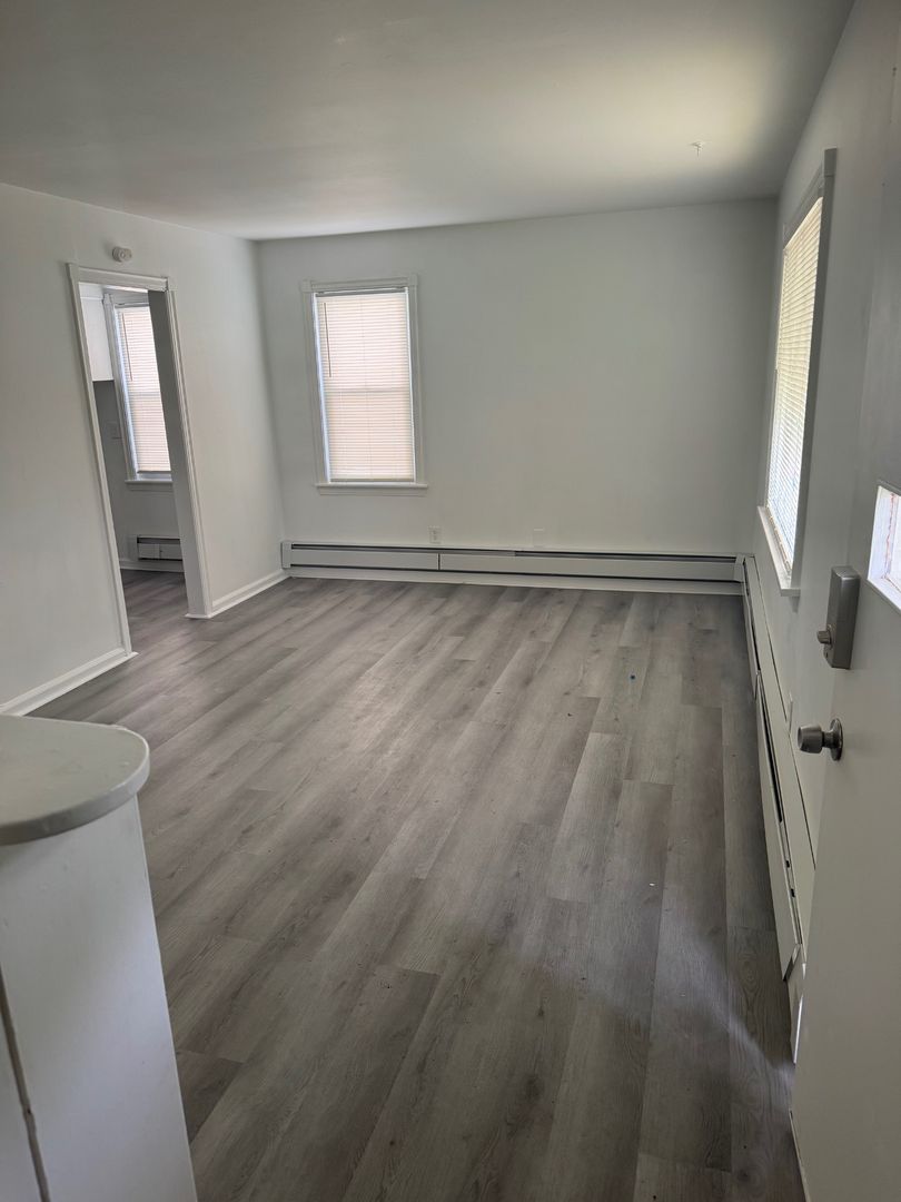 Euclid House: 23307 Williams Ave, Euclid