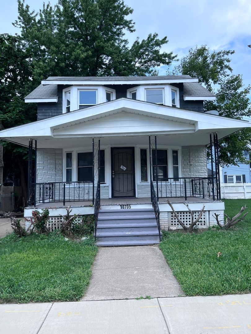 Cleveland House: 10705 Greenlawn Ave