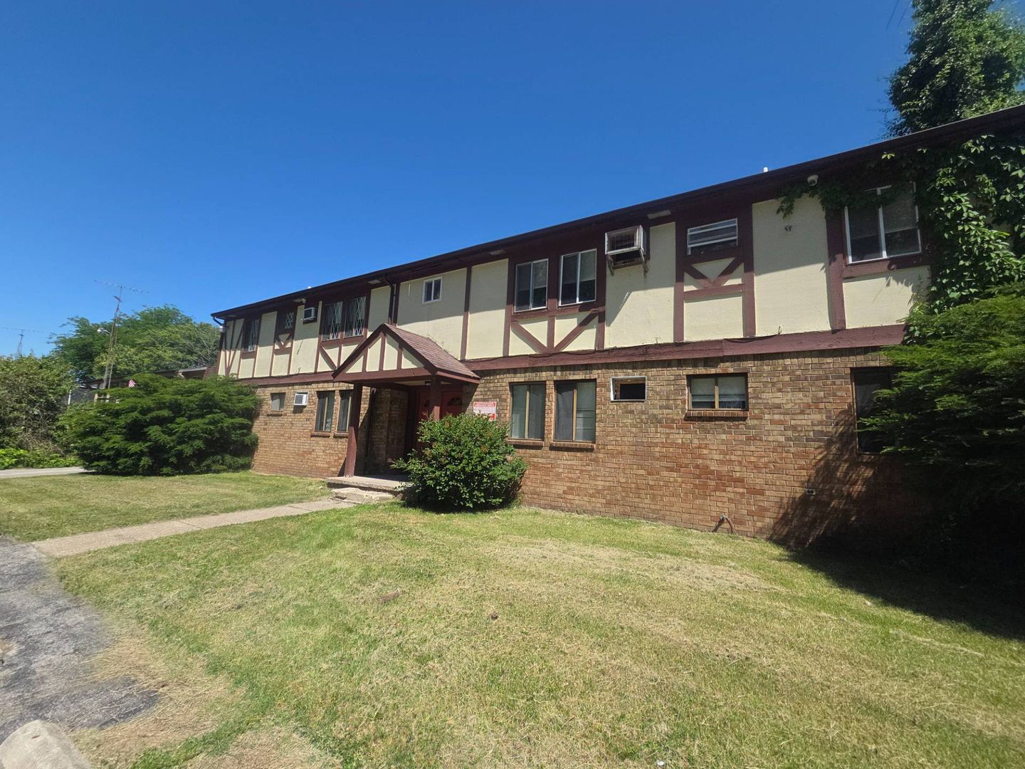 Toledo Apartment: 1509 Brooke Park Dr
