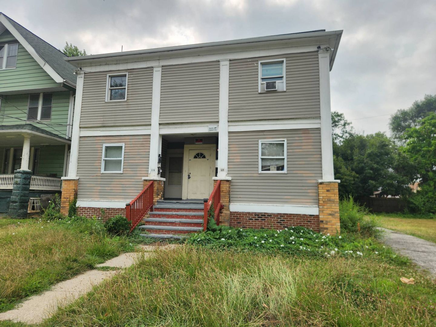 Cleveland Apartment: 536 E 117th St