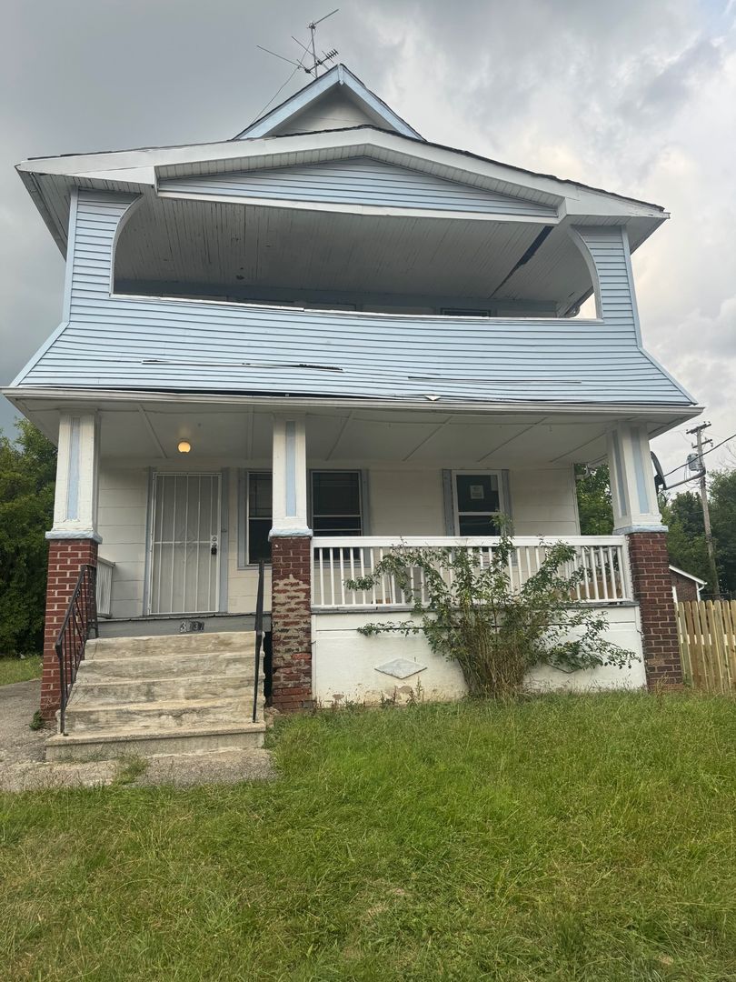 Cleveland Apartment: 3037 E 121st St