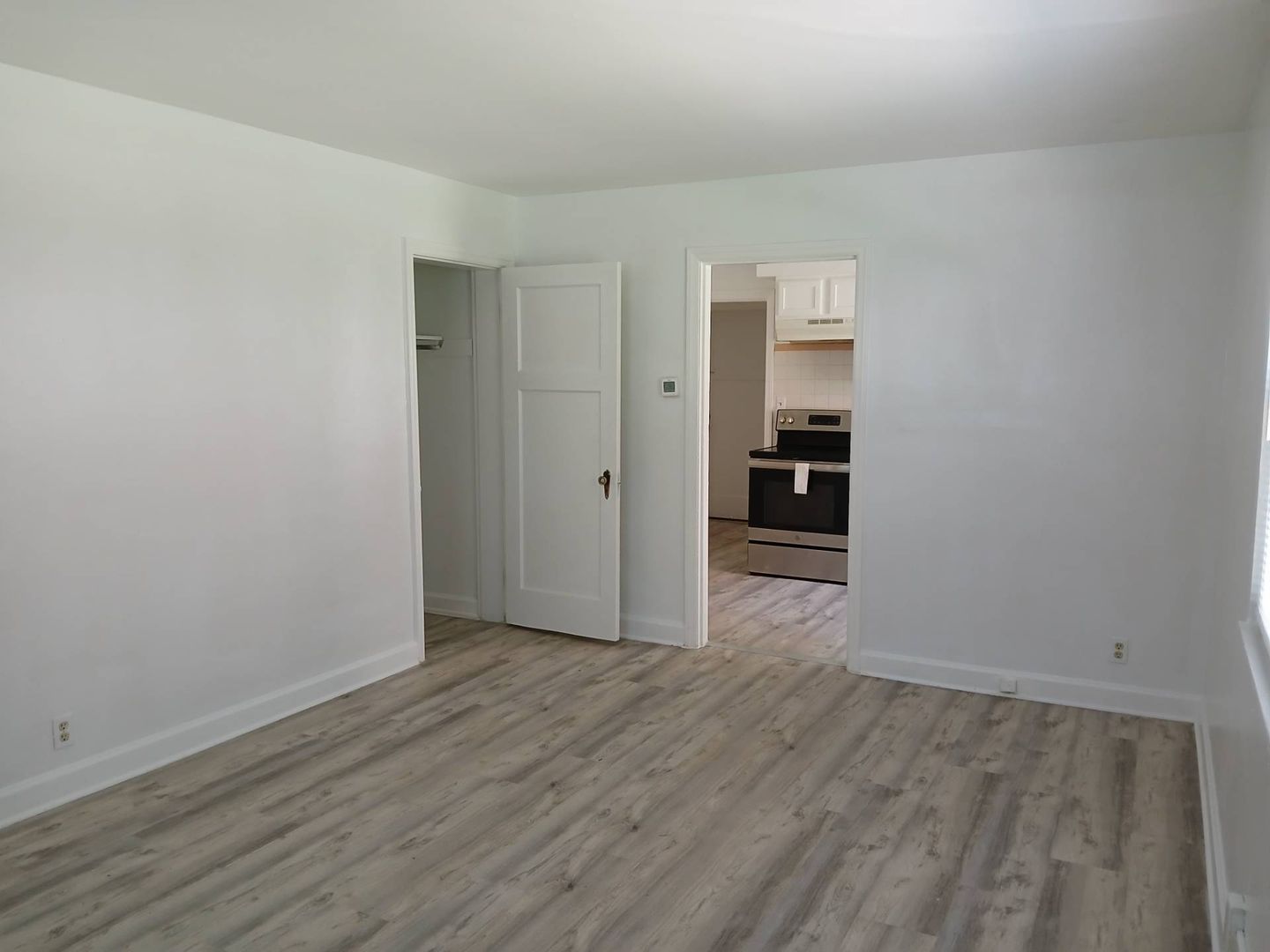 Dayton Apartment: 238 E Beechwood Ave