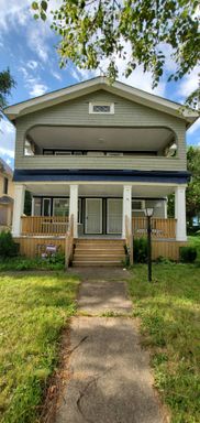 Available Now: Cozy 2-Bedroom Multi-Family Home – photo 1