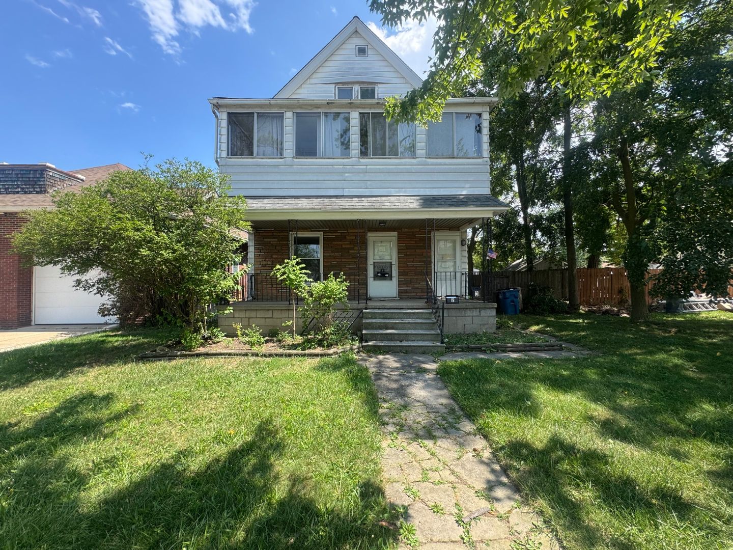 Lorain Apartment: 407 Idaho Ave