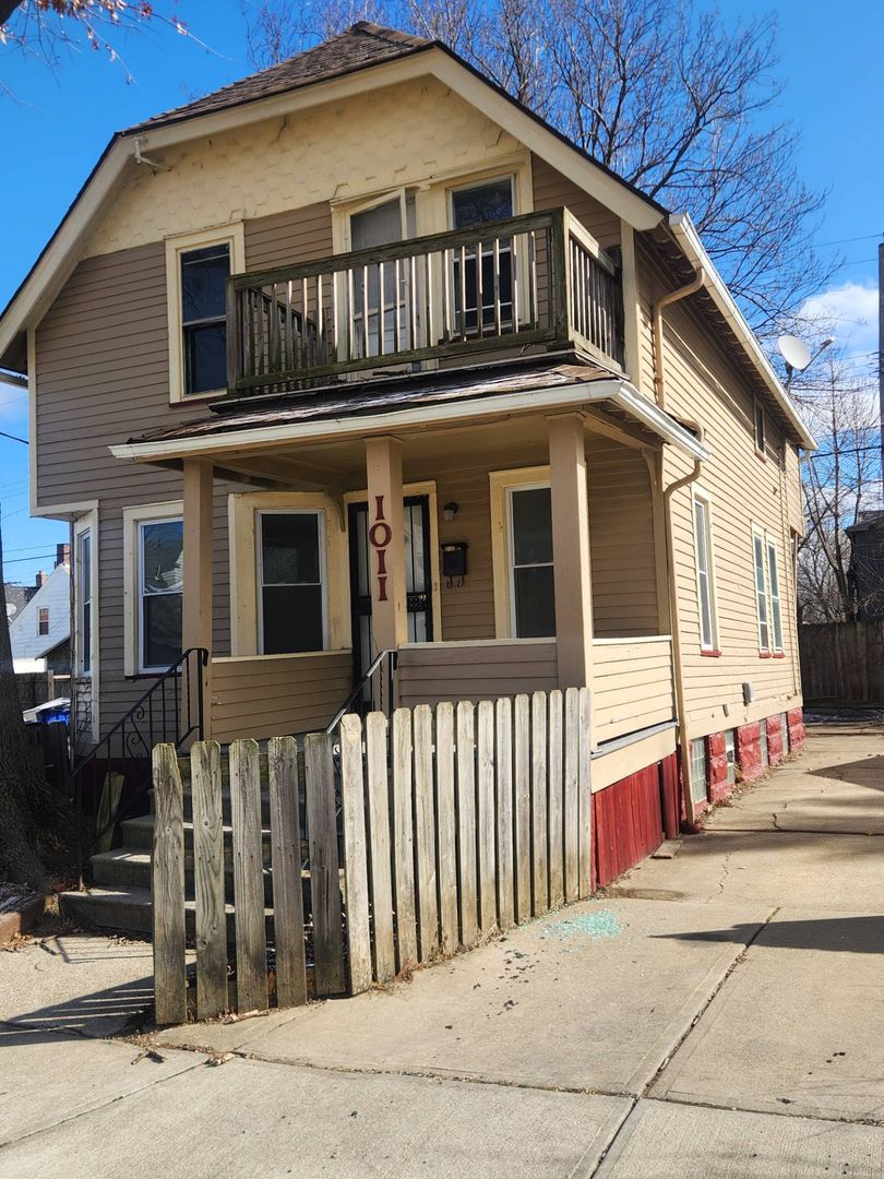 Cleveland House: 1011 E 72 PL
