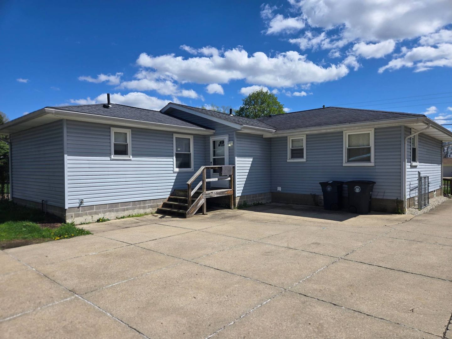 Akron House: 2723 Priscilla Ave