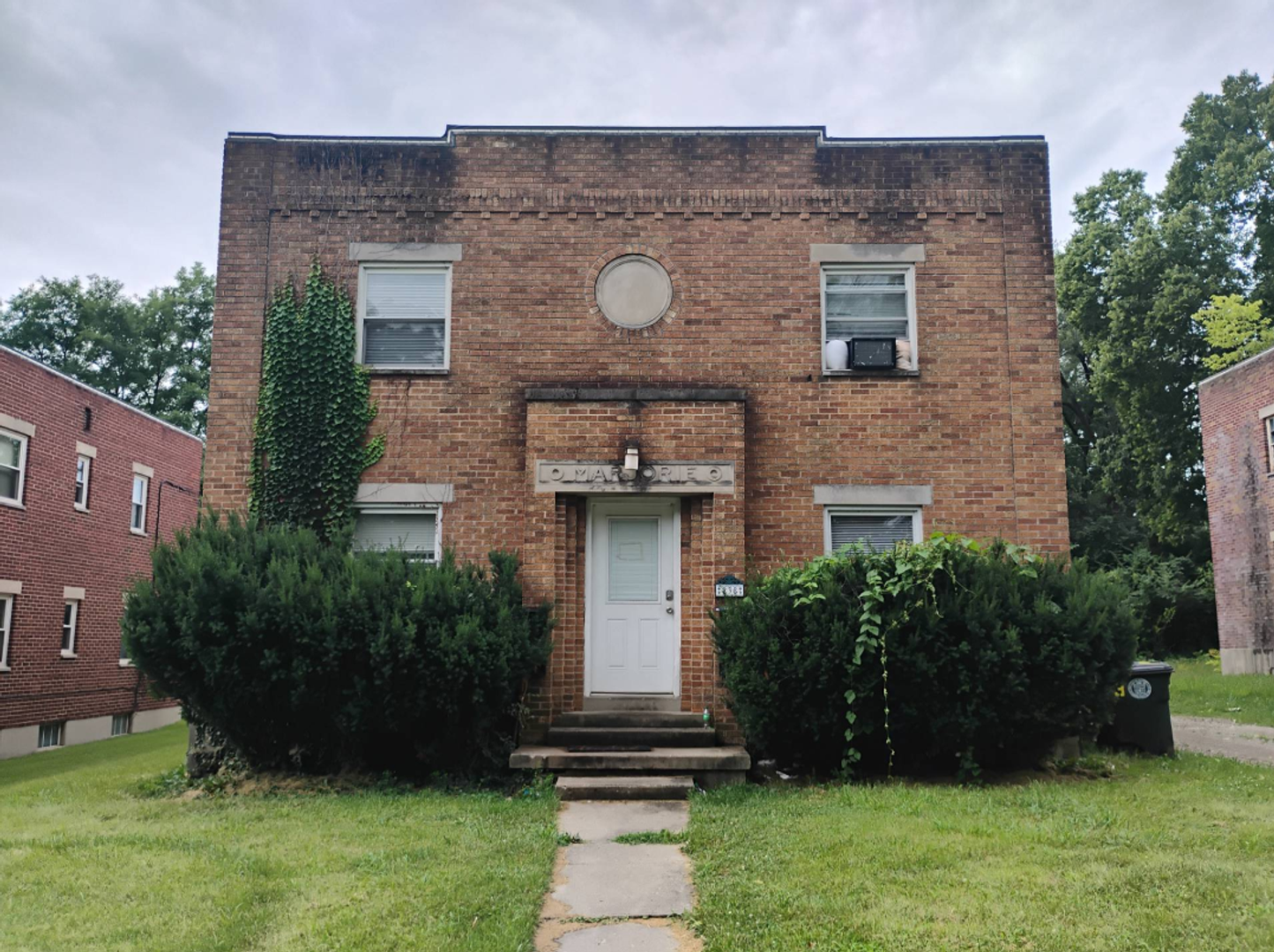 Dayton Apartment: 238 E Beechwood Ave