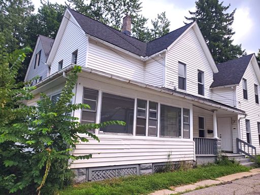 Available Now: Cozy 2-Bedroom Multi-Family Home in a Prime Location – photo 1
