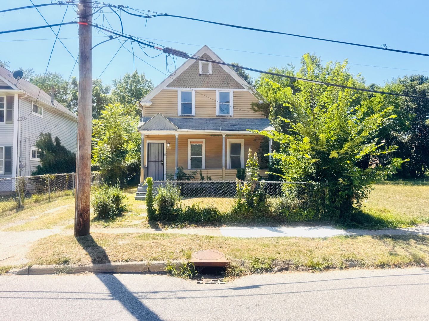 CLEVELAND House: 924 Ansel Road