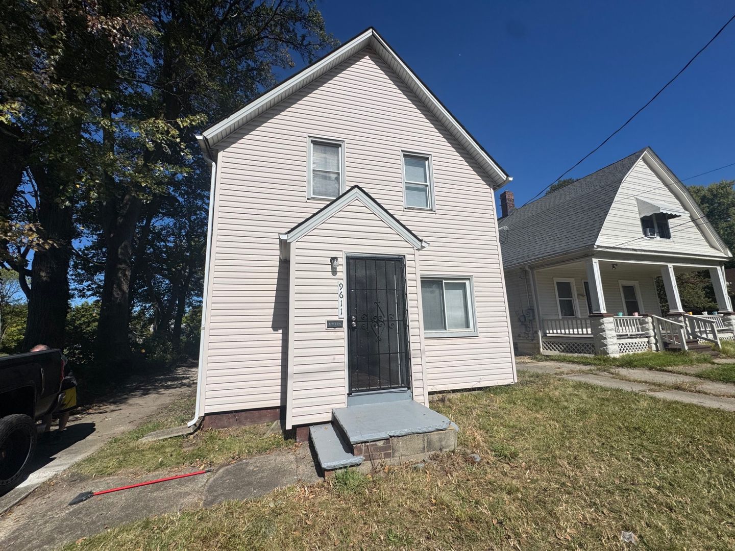 CLEVELAND House: 9611 DUNLAP AVE