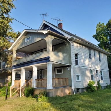 Don't Miss Out! Well-Maintained 2-Bedrooms Upper Unit for Rent – photo 1