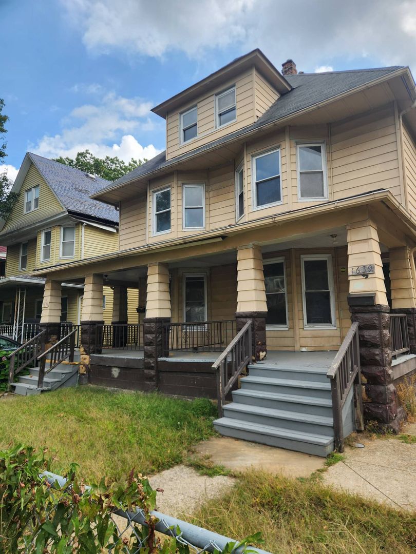 CLEVELAND Apartment: 1637 HOLYROOD AVE