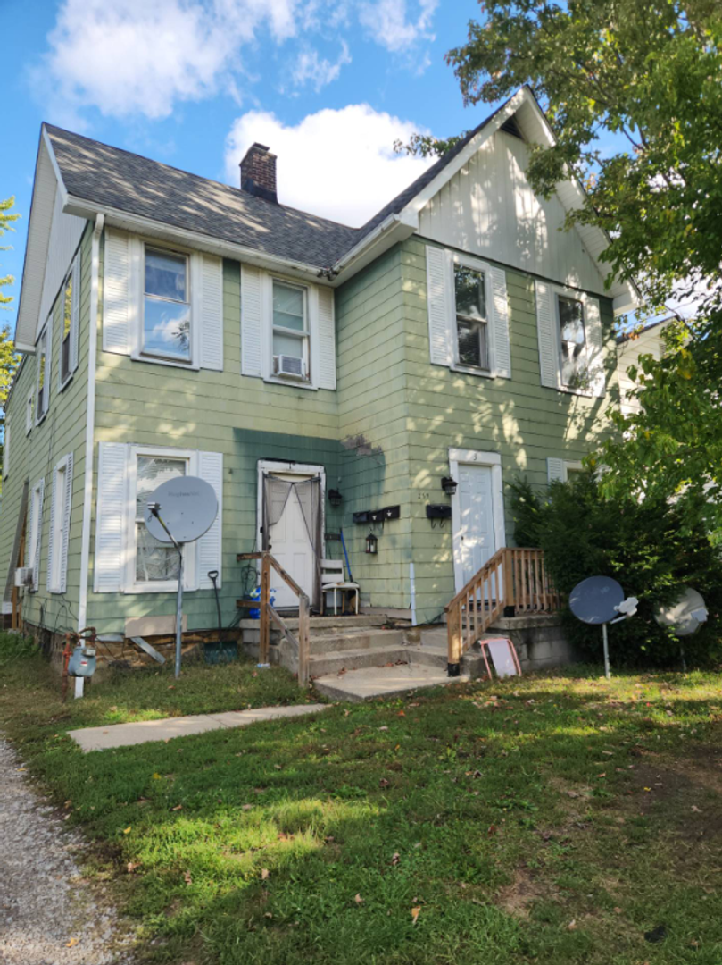 Geneva Apartment: 259 Eastwood St