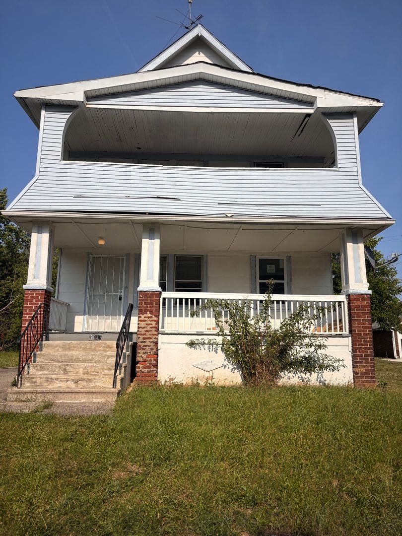 Cleveland Apartment: 3037 E 121st St