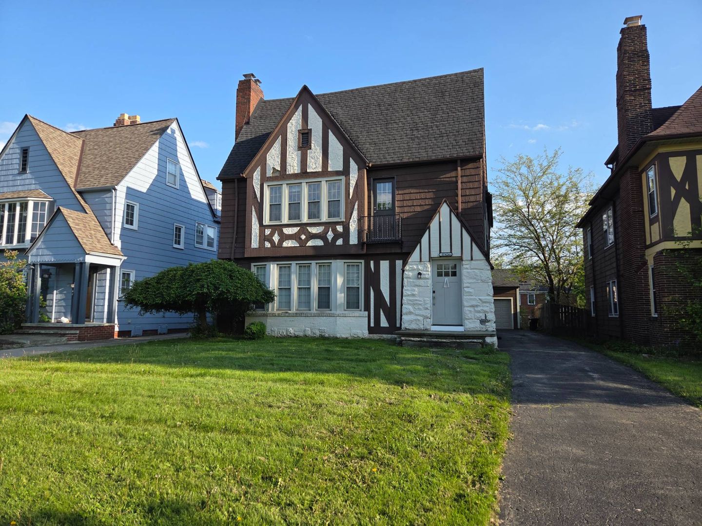 Shaker Heights Apartment: 17424 Winslow Rd