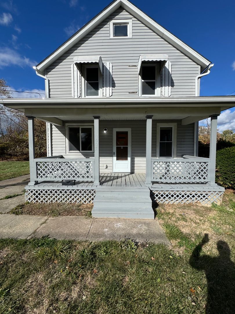 Lorain House: 607 E 34th St