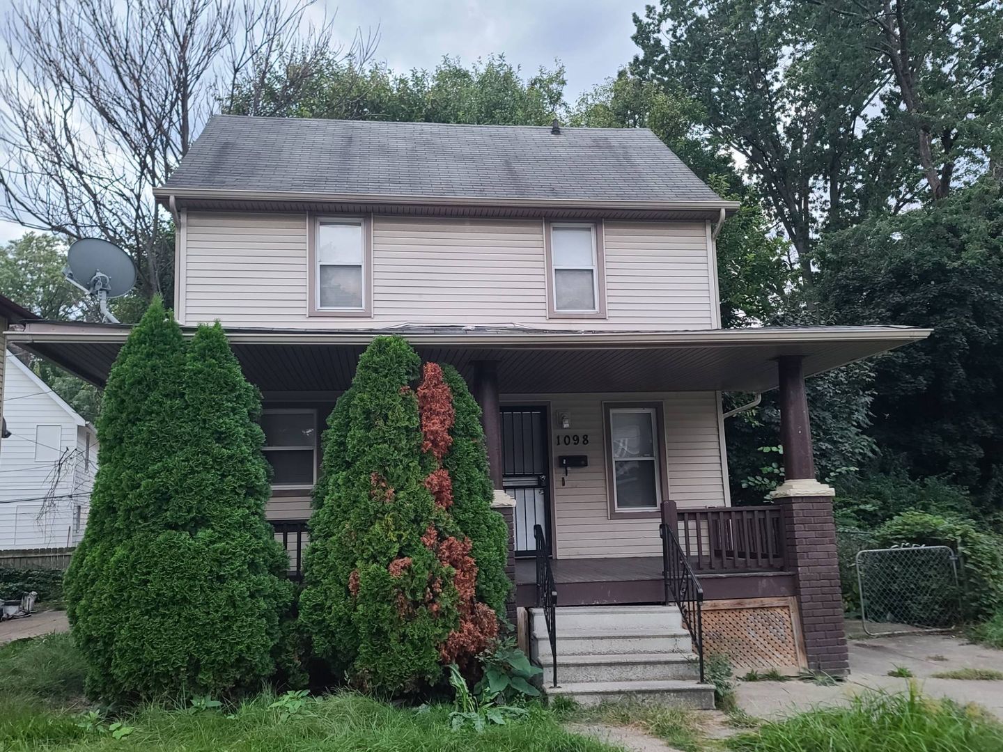Cleveland House: 1098 E 146th St