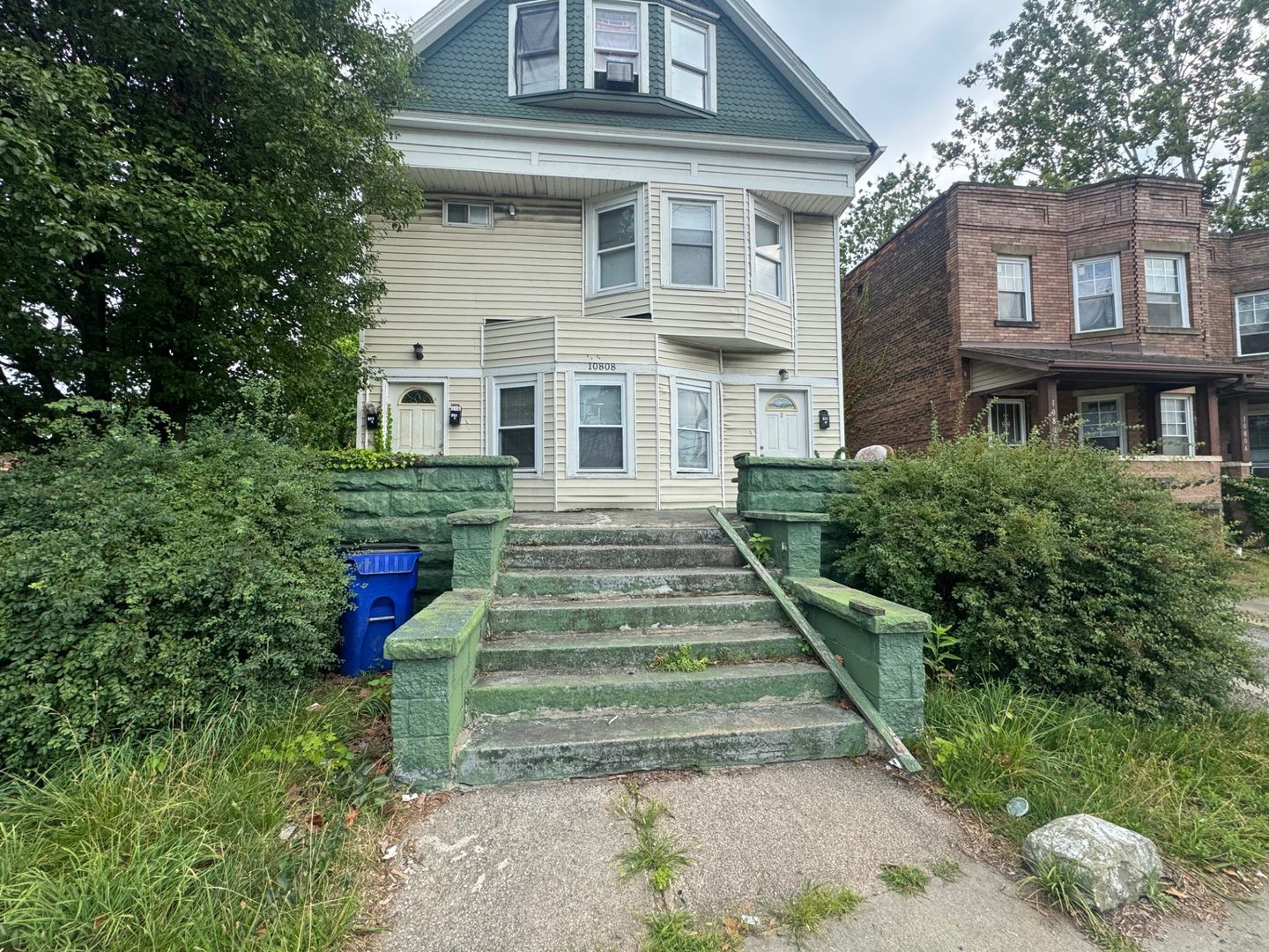 CLEVELAND Apartment: 10808 St Clair Ave