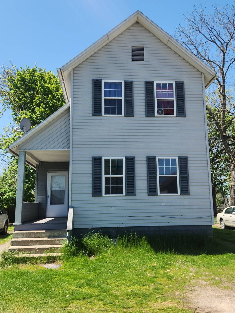 Lorain Apartment: 1928 Lexington Avenue