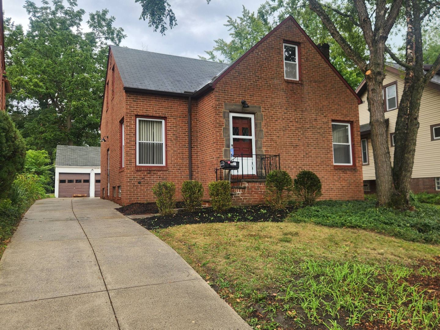 Cleveland Heights House: 2021 Staunton Rd