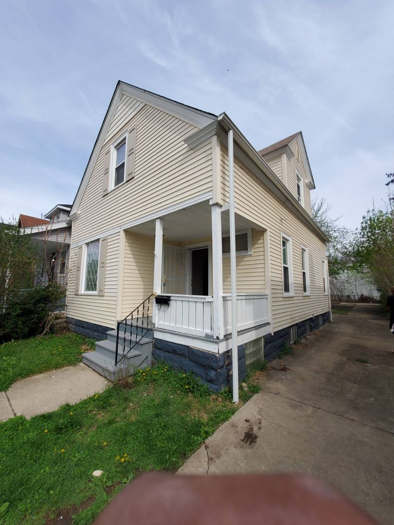 CLEVELAND House: 4216 Clybourne Avenue,