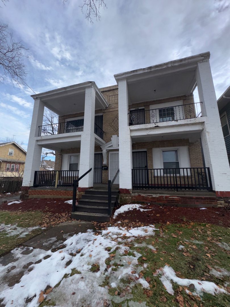 Cleveland Apartment: 8208 Vineyard Ave