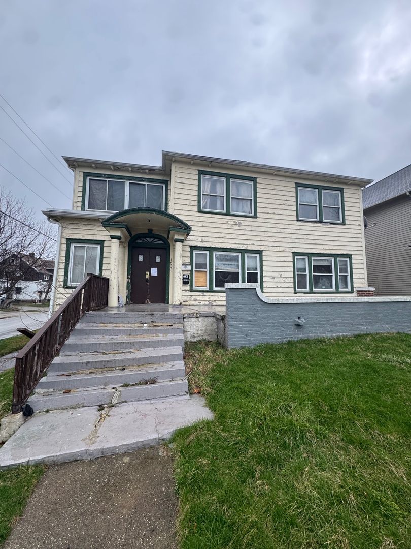 CLEVELAND HEIGHTS Apartment: 1633 EDDINGTON RD