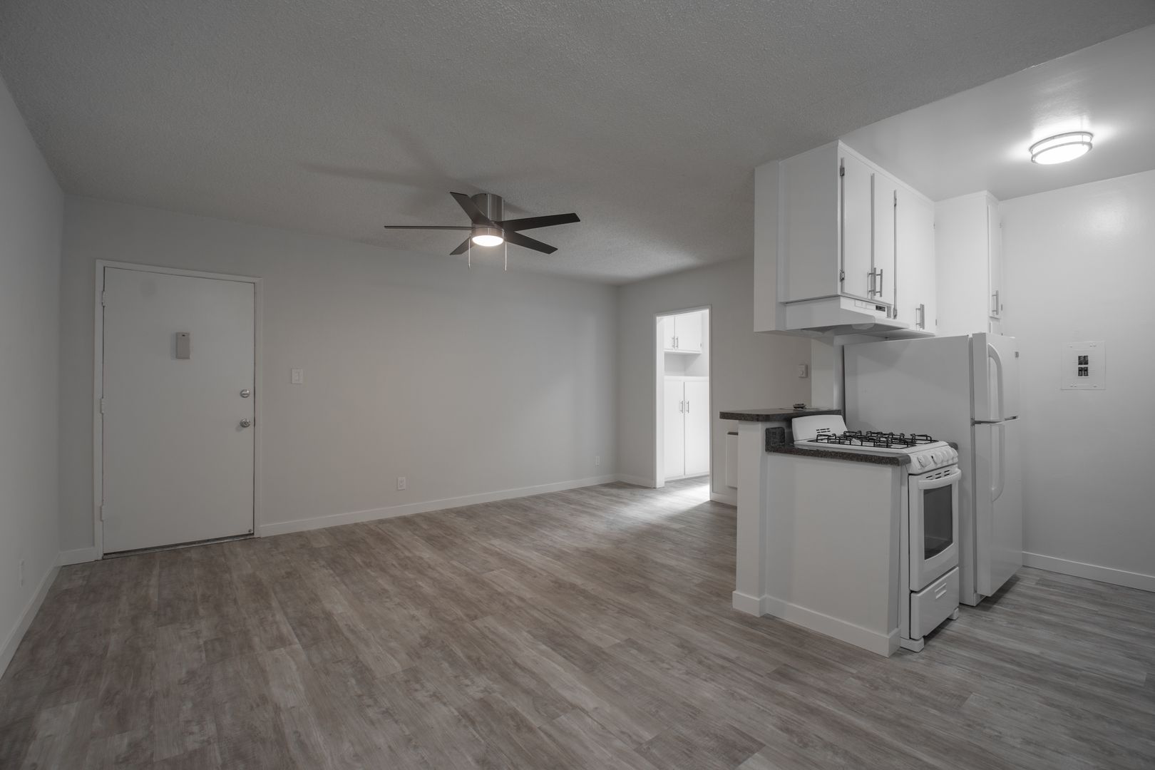 Los Angeles Apartment: 3435 Vinton Ave.