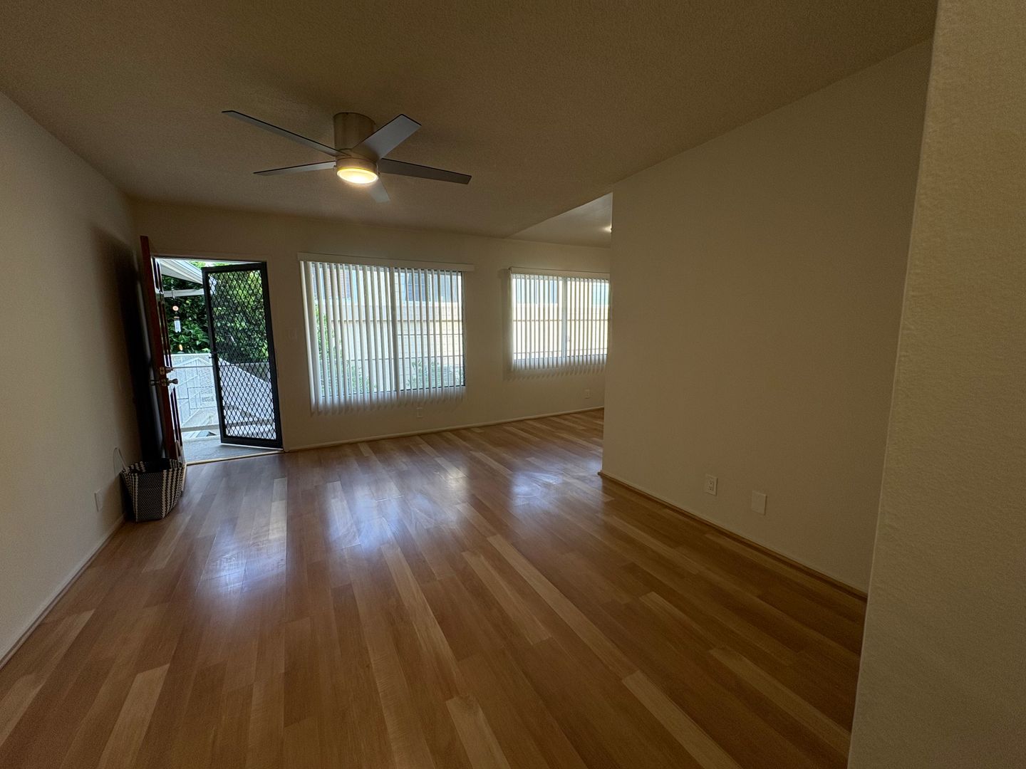 Los Angeles Apartment: 1848 Purdue Ave