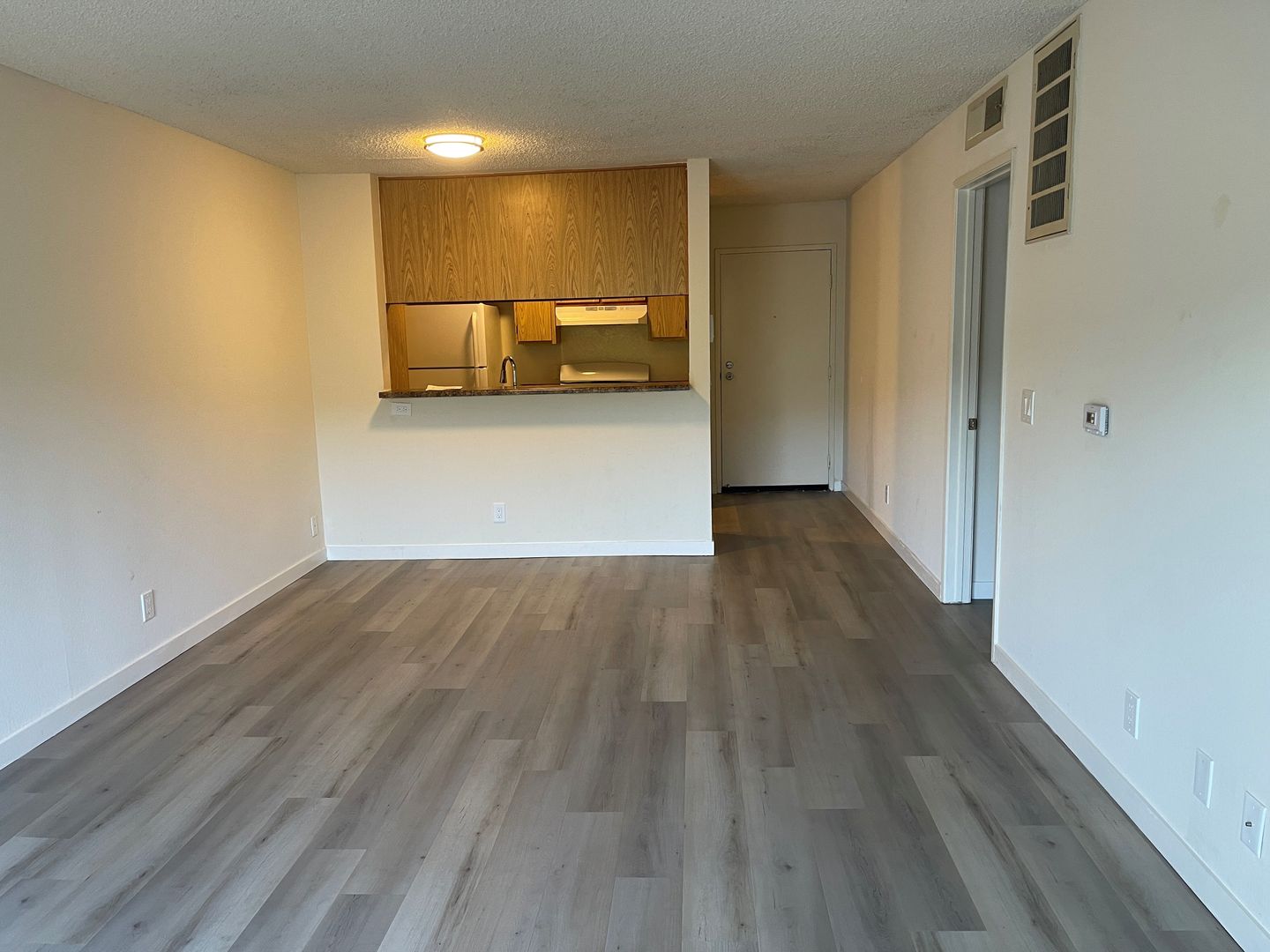 Sunland Apartment: 10418 Scoville Ave