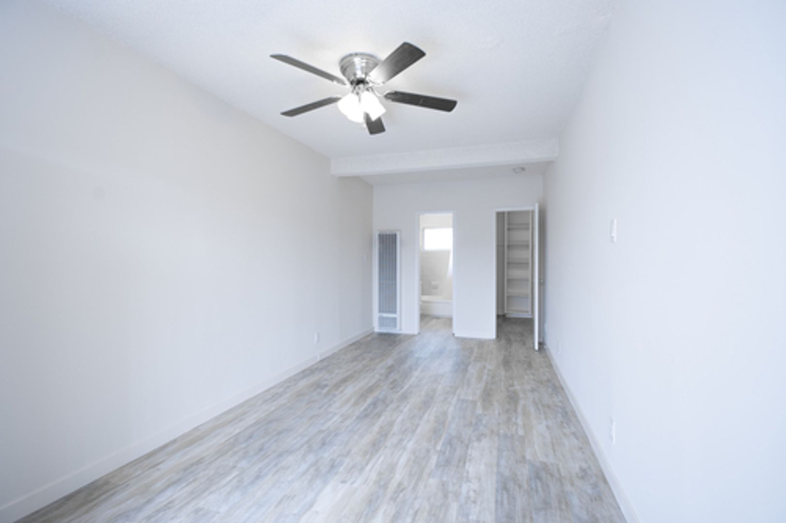 Los Angeles Apartment: 3435 Vinton Ave.