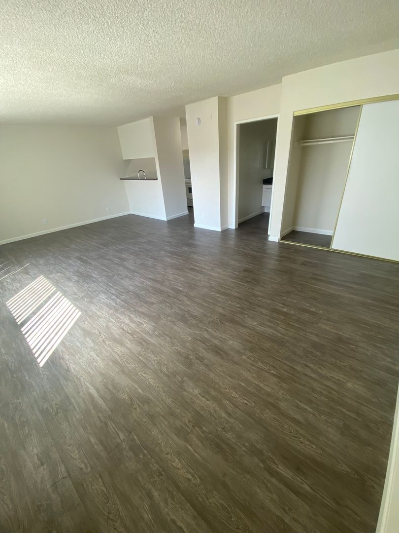 Tujunga Apartment: 10231 Pinewood Ave