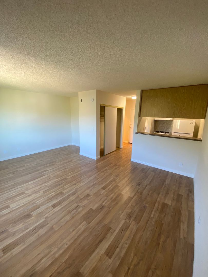 Tujunga Apartment: 10231 Pinewood Ave